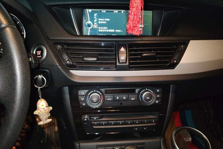 Used BMW X1 2012 sDrive18i Luxury Edition Audio And AC Panel