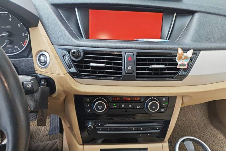 Used BMW X1 2012 sDrive18i Luxury Edition Audio And AC Panel