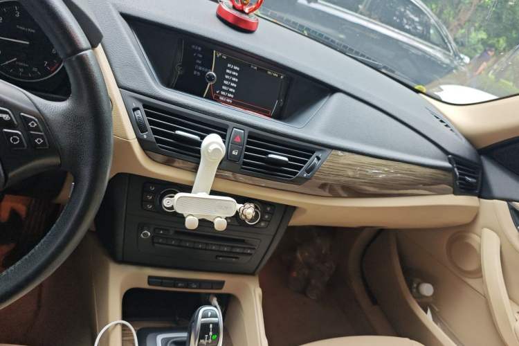 Used BMW X1 2012 xDrive20i Audio And AC Panel