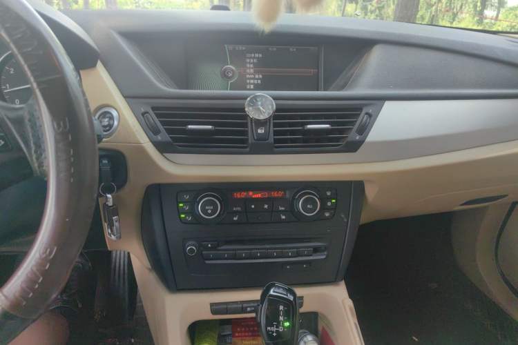 Used BMW X1 2012 sDrive18i Luxury Model Audio And AC Panel