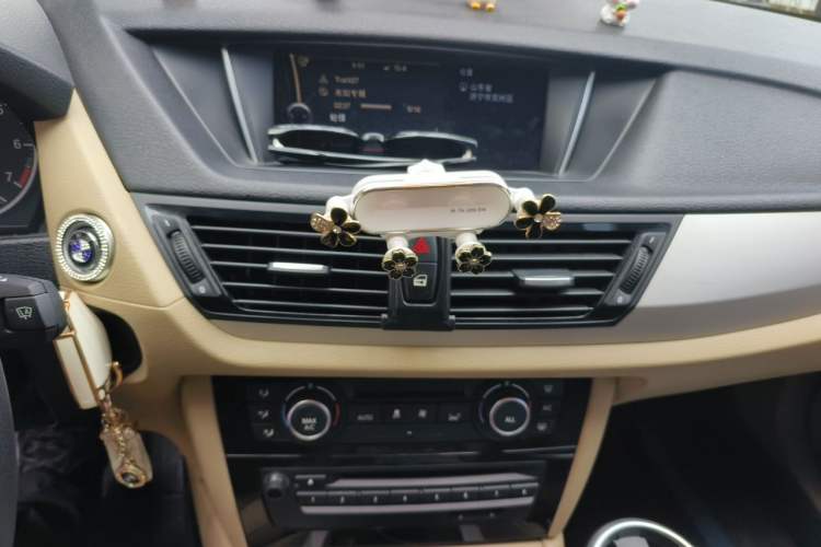 Used BMW X1 2012 sDrive18i Luxury Edition Audio And AC Panel