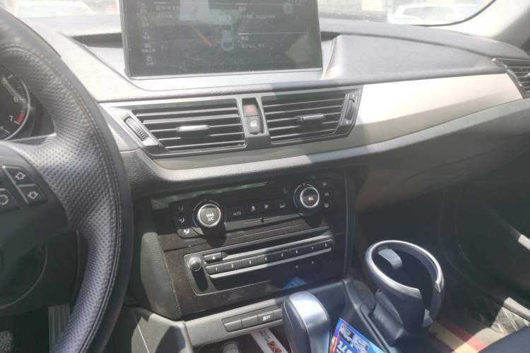 Used BMW X1 2012 sDrive18i Luxury Edition Audio And AC Panel