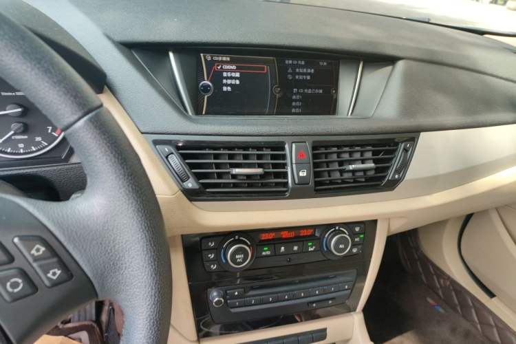 Used BMW X1 2012 sDrive18i Luxury Edition Audio And AC Panel