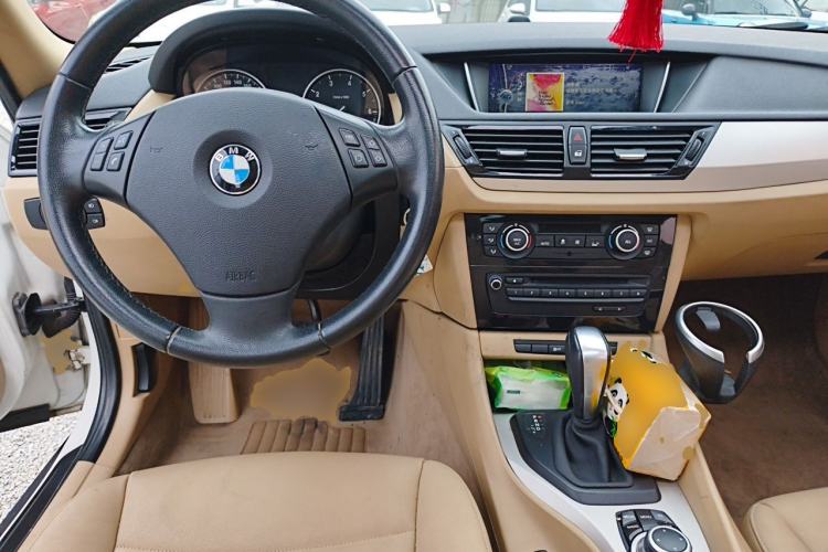 Used BMW X1 2012 sDrive18i Luxury Edition Center Console
