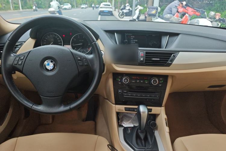 Used BMW X1 2012 sDrive18i Luxury Edition Center Console