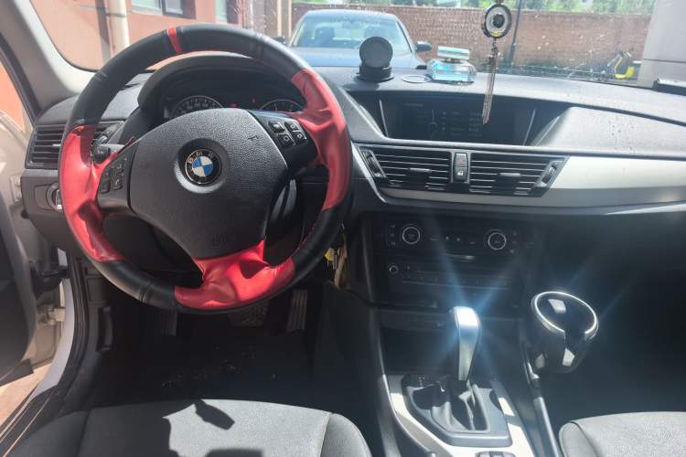 Used BMW X1 2012 sDrive18i Luxury Edition Center Console