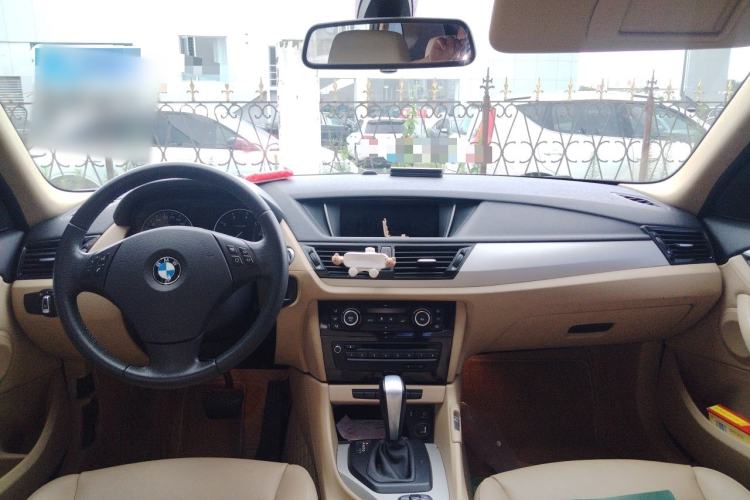 Used BMW X1 2012 sDrive18i Luxury Edition Center Console