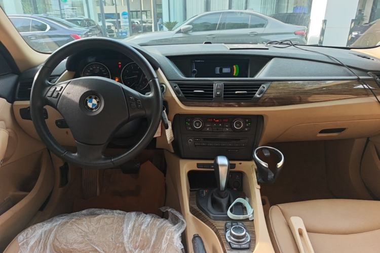 Used BMW X1 2012 sDrive18i Luxury Edition Center Console