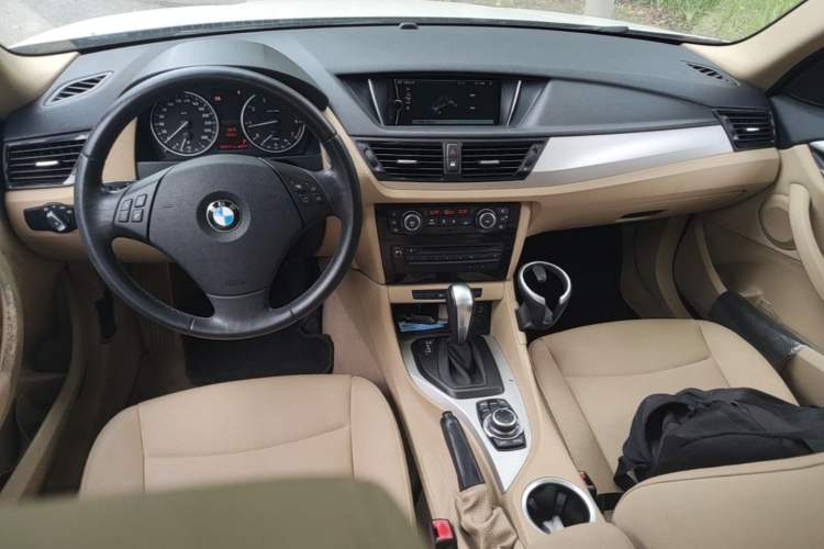 Used BMW X1 2012 sDrive18i Luxury Edition Center Console