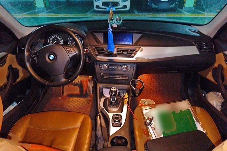 Used BMW X1 2012 xDrive20i Center Console