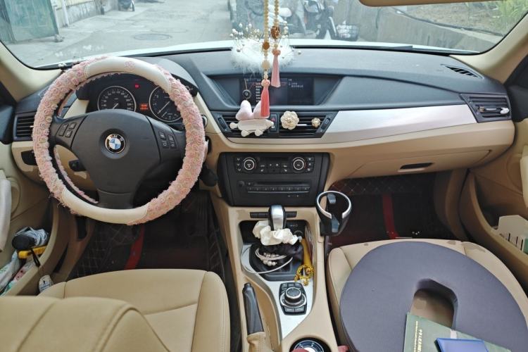 Used BMW X1 2012 sDrive18i Luxury Model Center Console