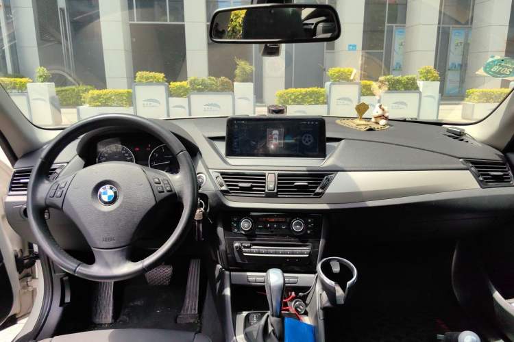 Used BMW X1 2012 sDrive18i Luxury Edition Center Console