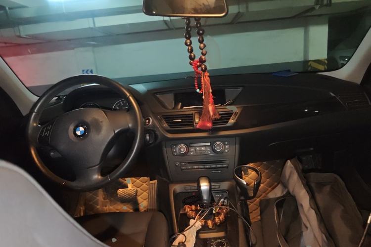 Used BMW X1 2012 sDrive18i Luxury Edition Center Console