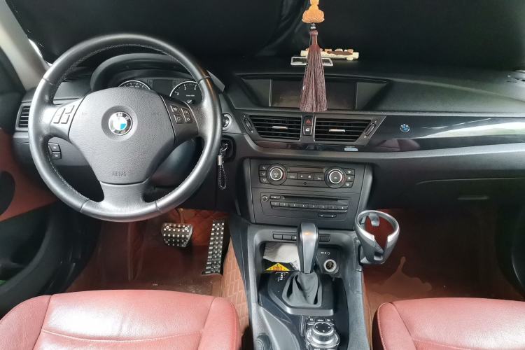 Used BMW X1 2012 sDrive18i Luxury Edition Center Console