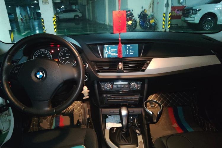 Used BMW X1 2012 sDrive18i Luxury Edition Center Console