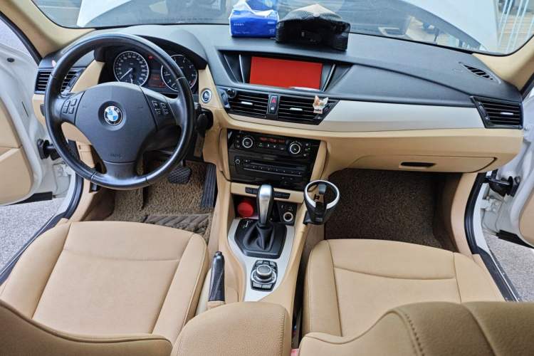 Used BMW X1 2012 sDrive18i Luxury Edition Center Console