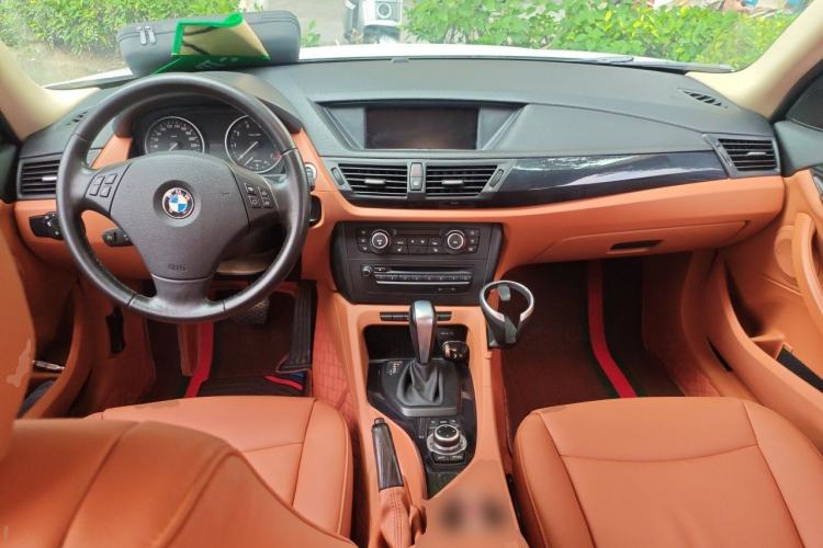 Used BMW X1 2012 sDrive18i Luxury Edition Center Console