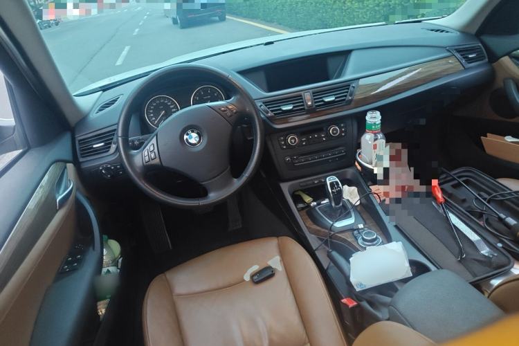 Used BMW X1 2012 xDrive20i Luxury Model Center Console
