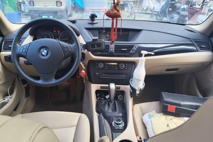 Used BMW X1 2012 sDrive18i Luxury Edition Center Console