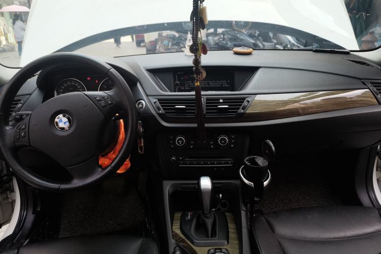 Used BMW X1 2012 sDrive18i Luxury Edition Center Console