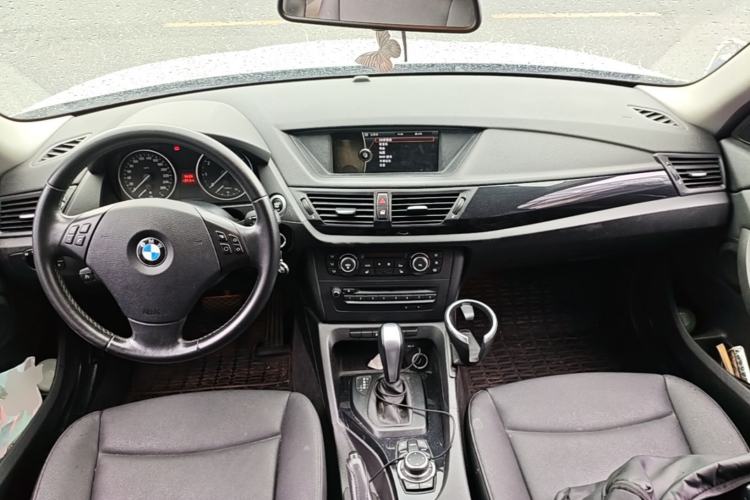 Used BMW X1 2012 sDrive18i Luxury Edition Center Console