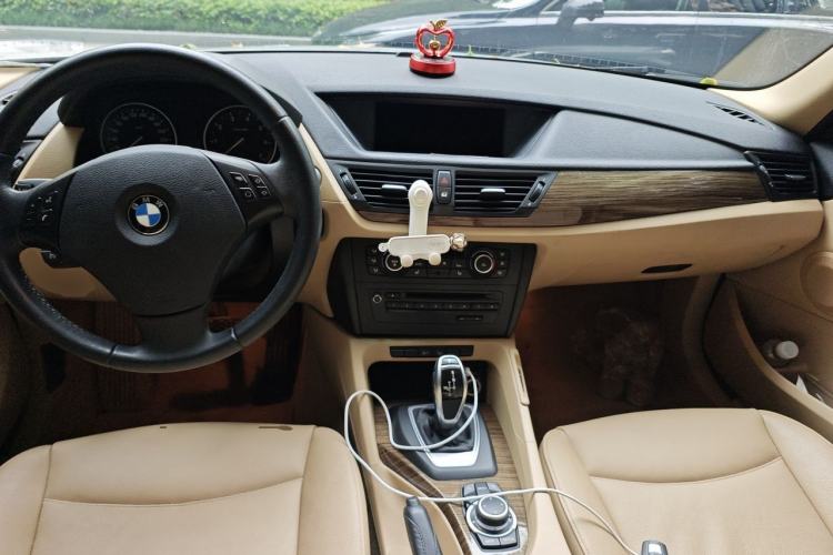 Used BMW X1 2012 xDrive20i Center Console