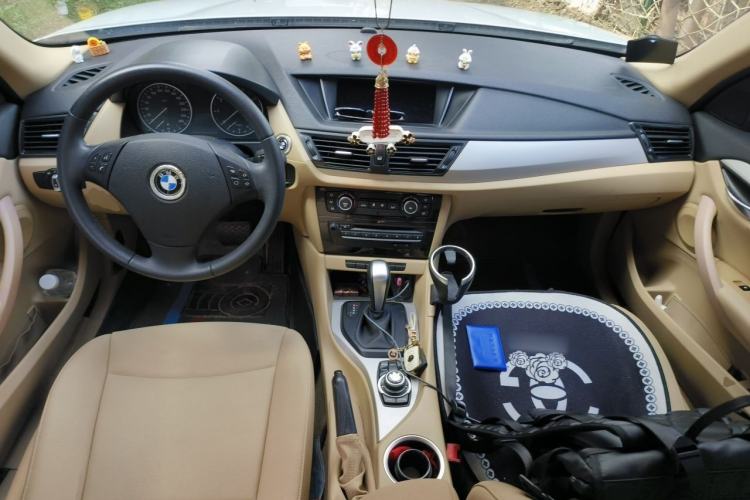 Used BMW X1 2012 sDrive18i Luxury Edition Center Console
