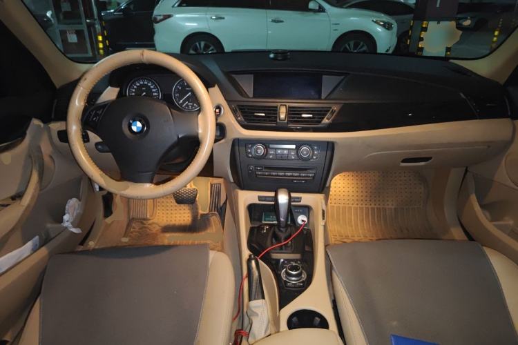 Used BMW X1 2012 sDrive18i Luxury Edition Center Console
