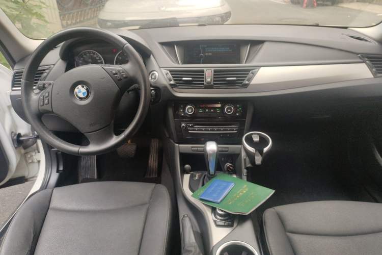Used BMW X1 2012 sDrive18i Luxury Edition Center Console