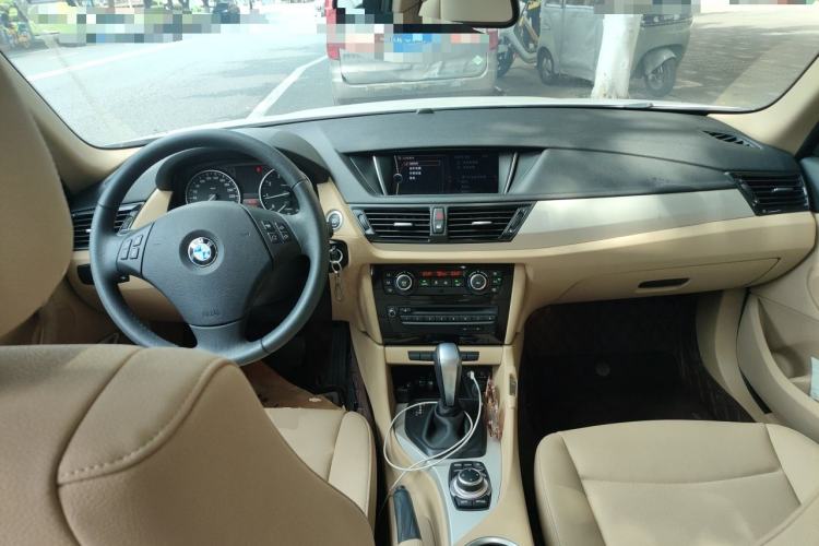 Used BMW X1 2012 sDrive18i Luxury Edition Center Console