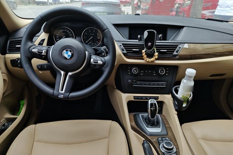 Used BMW X1 2012 xDrive20i Luxury Model Center Console
