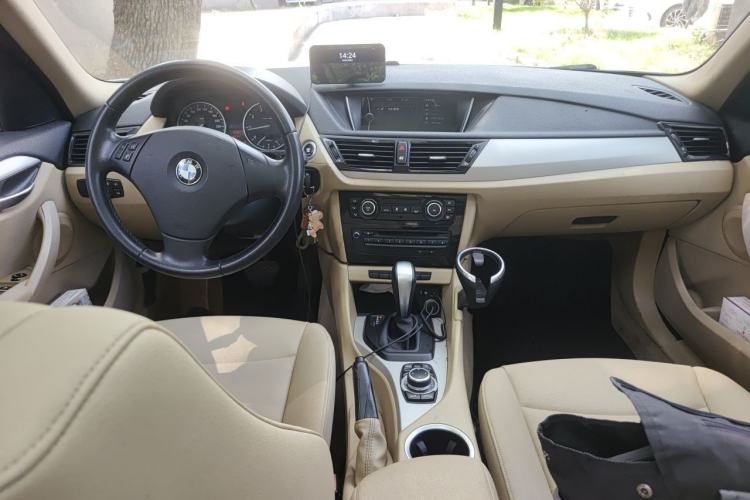 Used BMW X1 2012 sDrive18i Luxury Edition Center Console