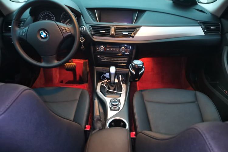 Used BMW X1 2012 sDrive18i Luxury Edition Center Console