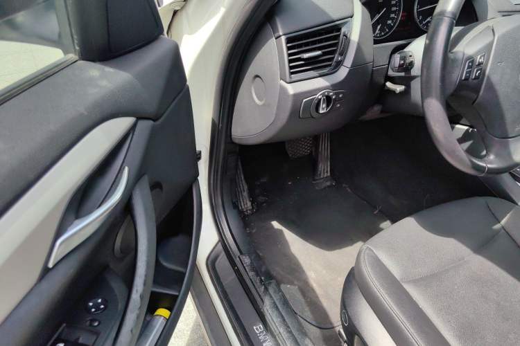 Used BMW X1 2012 sDrive18i Luxury Edition Driver Seat