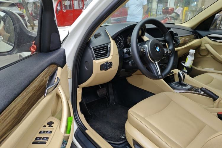 Used BMW X1 2012 xDrive20i Luxury Model Driver Seat
