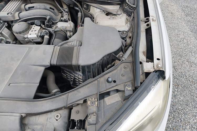 Used BMW X1 2012 sDrive18i Luxury Edition Engine Bay Left