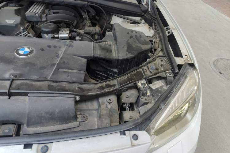 Used BMW X1 2012 sDrive18i Luxury Edition Engine Bay Left