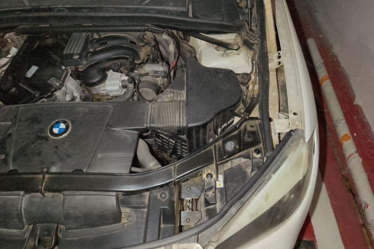 Used BMW X1 2012 sDrive18i Luxury Model Engine Bay Left