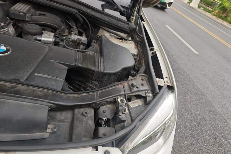 Used BMW X1 2012 sDrive18i Luxury Edition Engine Bay Left