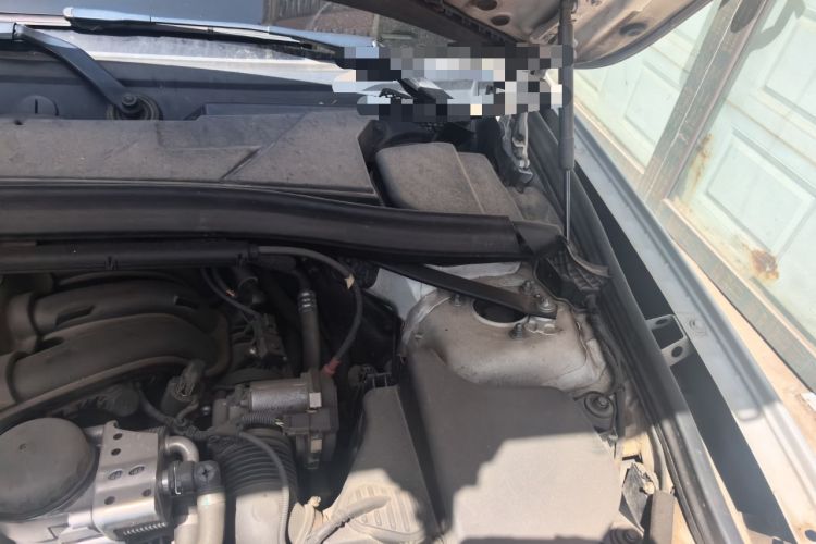 Used BMW X1 2012 sDrive18i Luxury Edition Engine Bay Left