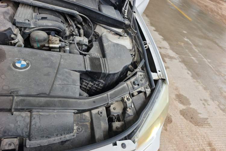 Used BMW X1 2012 sDrive18i Luxury Edition Engine Bay Left