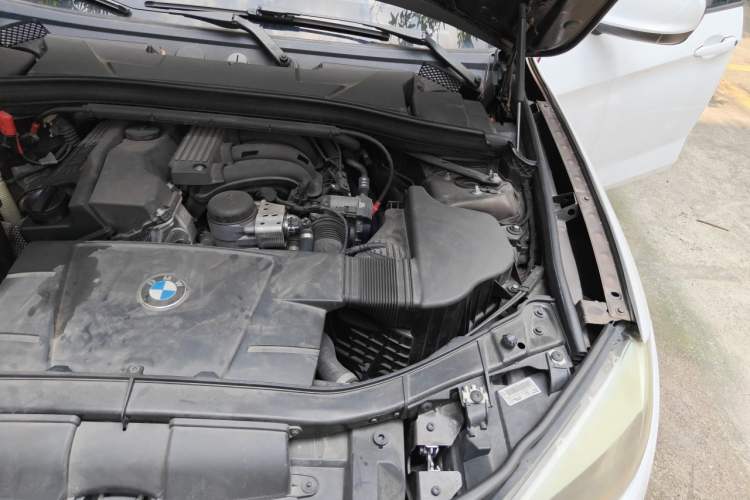 Used BMW X1 2012 sDrive18i Fashion Model Engine Bay Left