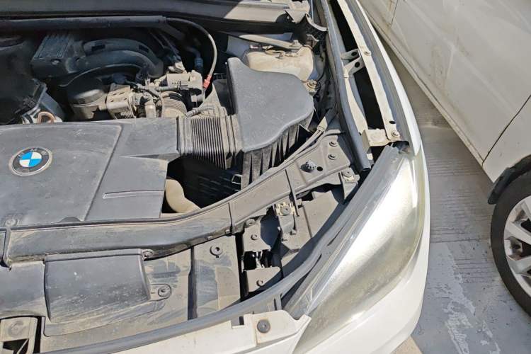 Used BMW X1 2012 sDrive18i Fashion Model Engine Bay Left