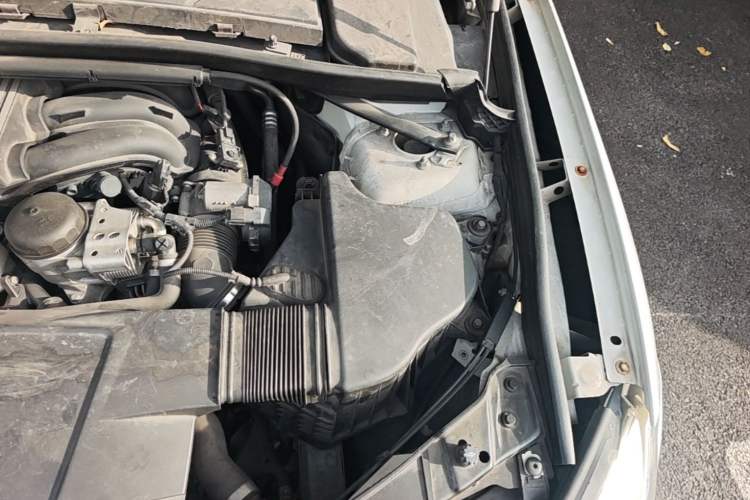 Used BMW X1 2012 sDrive18i Luxury Edition Engine Bay Left