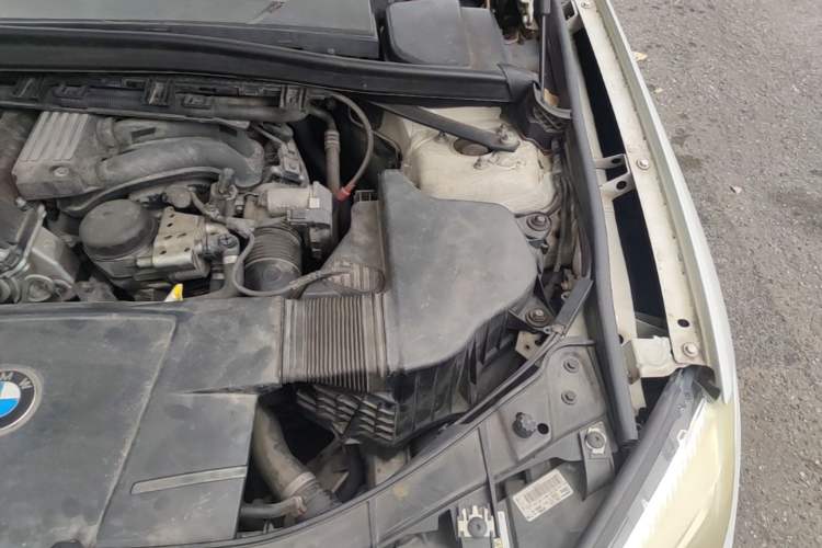 Used BMW X1 2012 sDrive18i Luxury Edition Engine Bay Left