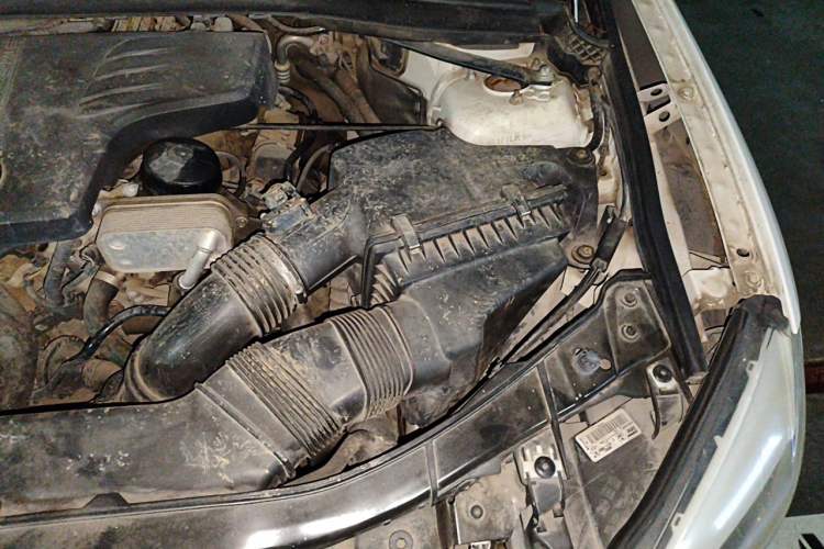 Used BMW X1 2012 xDrive20i Engine Bay Left