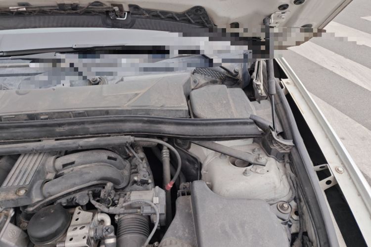 Used BMW X1 2012 sDrive18i Luxury Edition Engine Bay Left