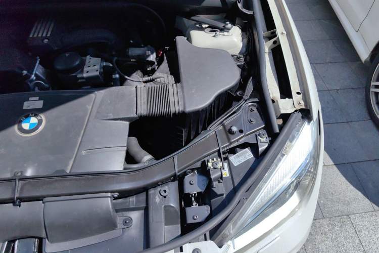 Used BMW X1 2012 sDrive18i Luxury Edition Engine Bay Left