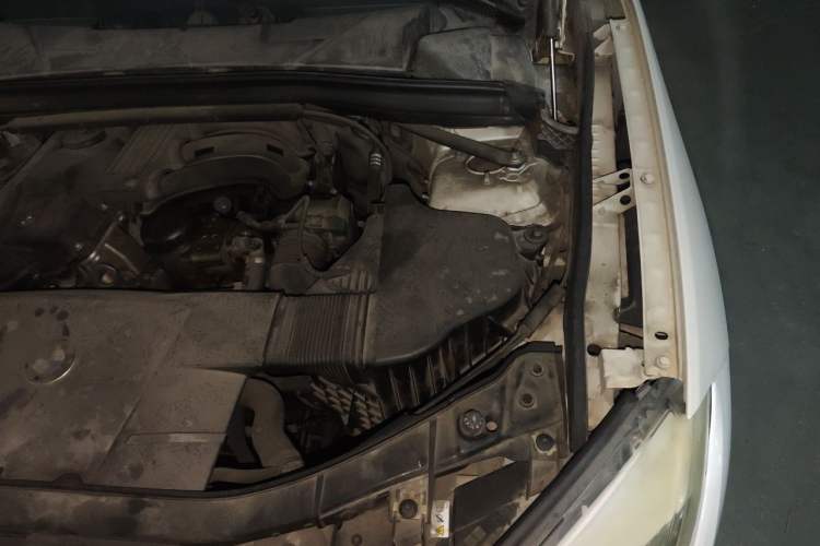 Used BMW X1 2012 sDrive18i Luxury Edition Engine Bay Left