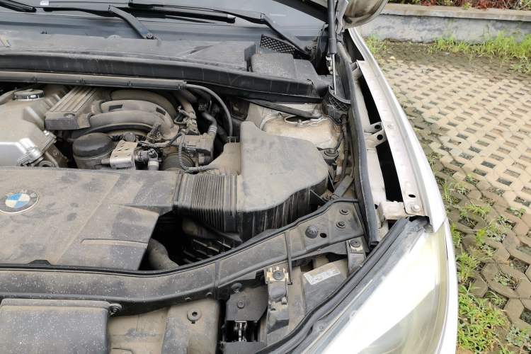 Used BMW X1 2012 sDrive18i Luxury Edition Engine Bay Left
